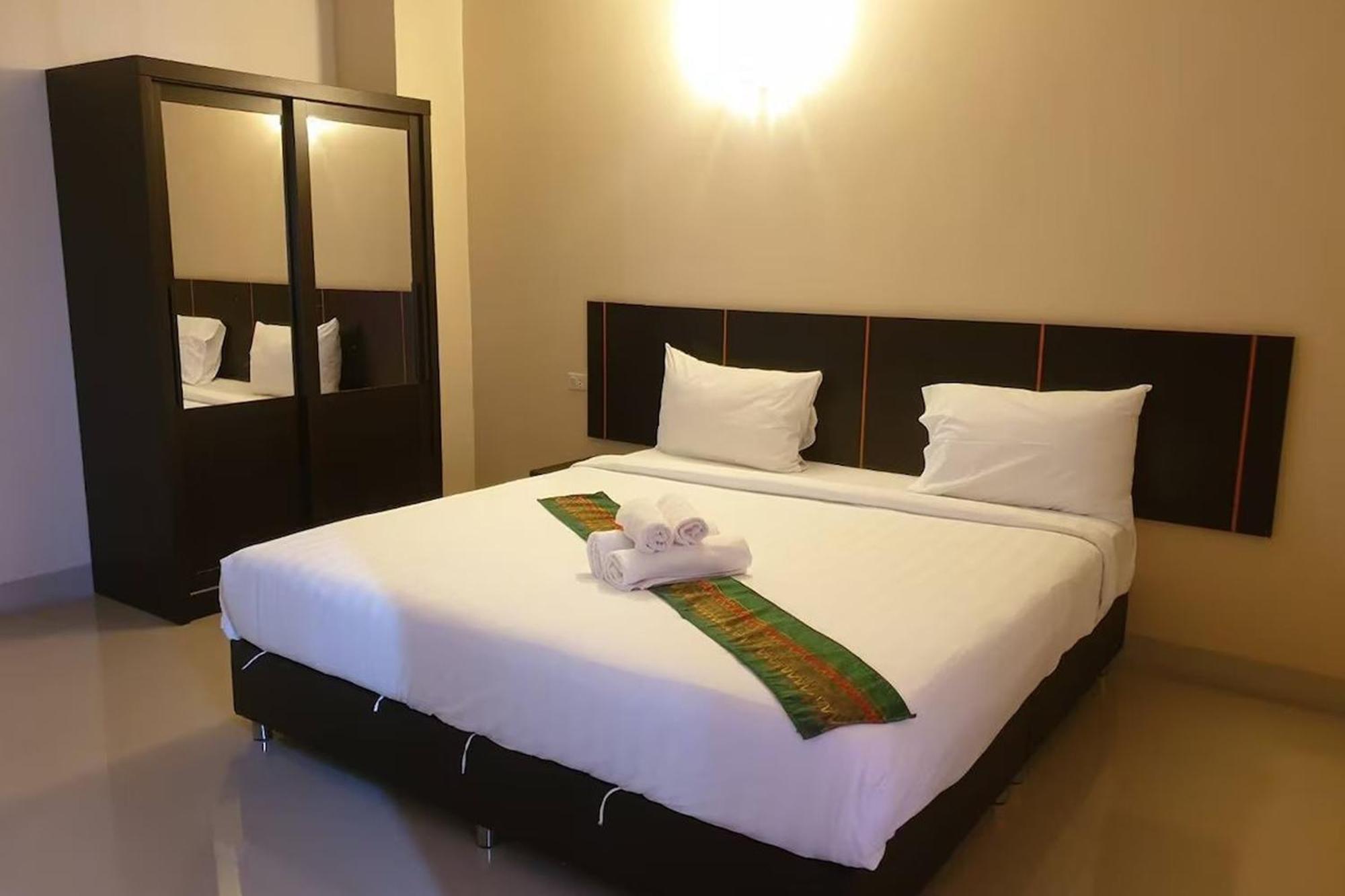 La Viva Hotel Buri Ram Exterior foto